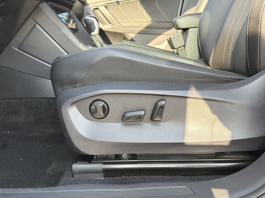 Used 2023 Volkswagen Tiguan SE image 21