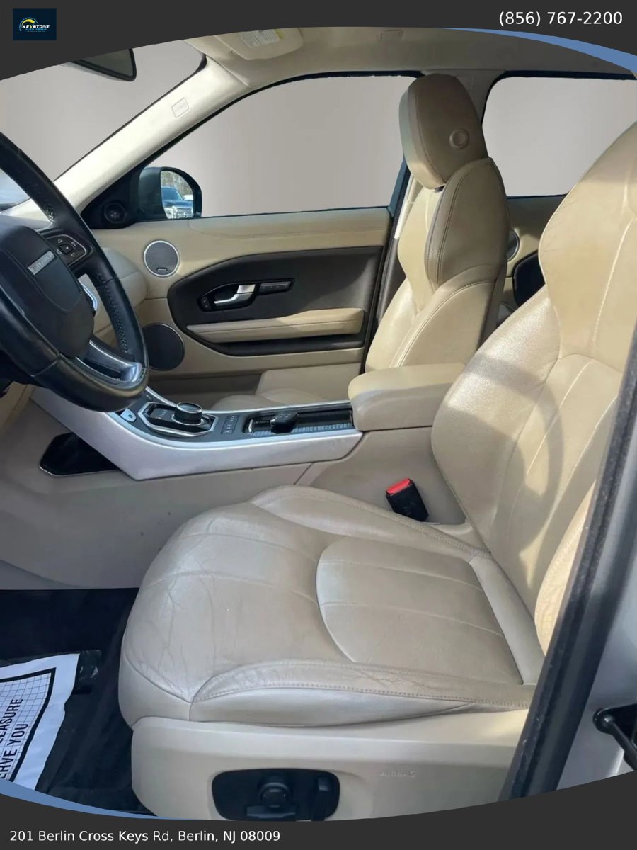 Used 2017 Land Rover Range Rover Evoque SE AWD/4WD image 15