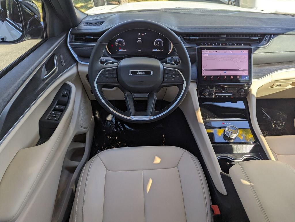 Used 2025 Jeep Grand Cherokee Limited image 20