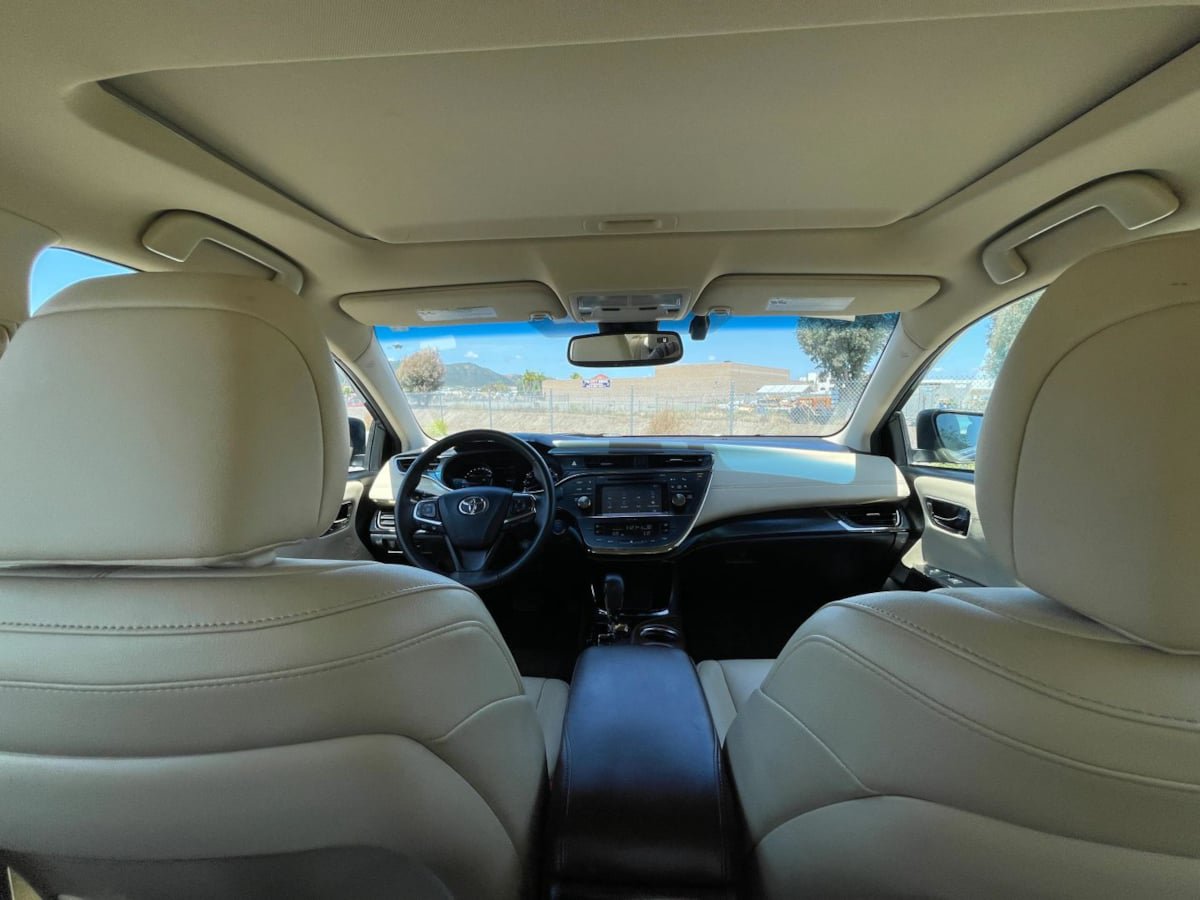 Used 2018 Toyota Avalon XLE Premium w/ Preferred Accessory Package FWD image 16