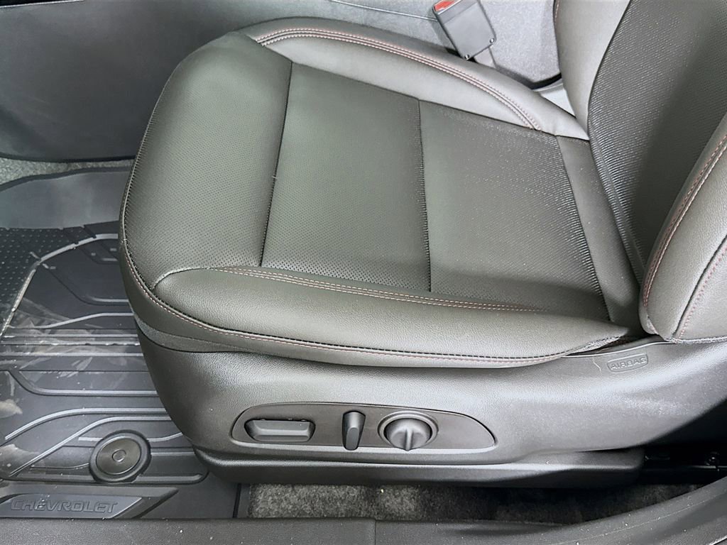 New 2026 Chevrolet Trax RS w/ Sunroof Package image 18