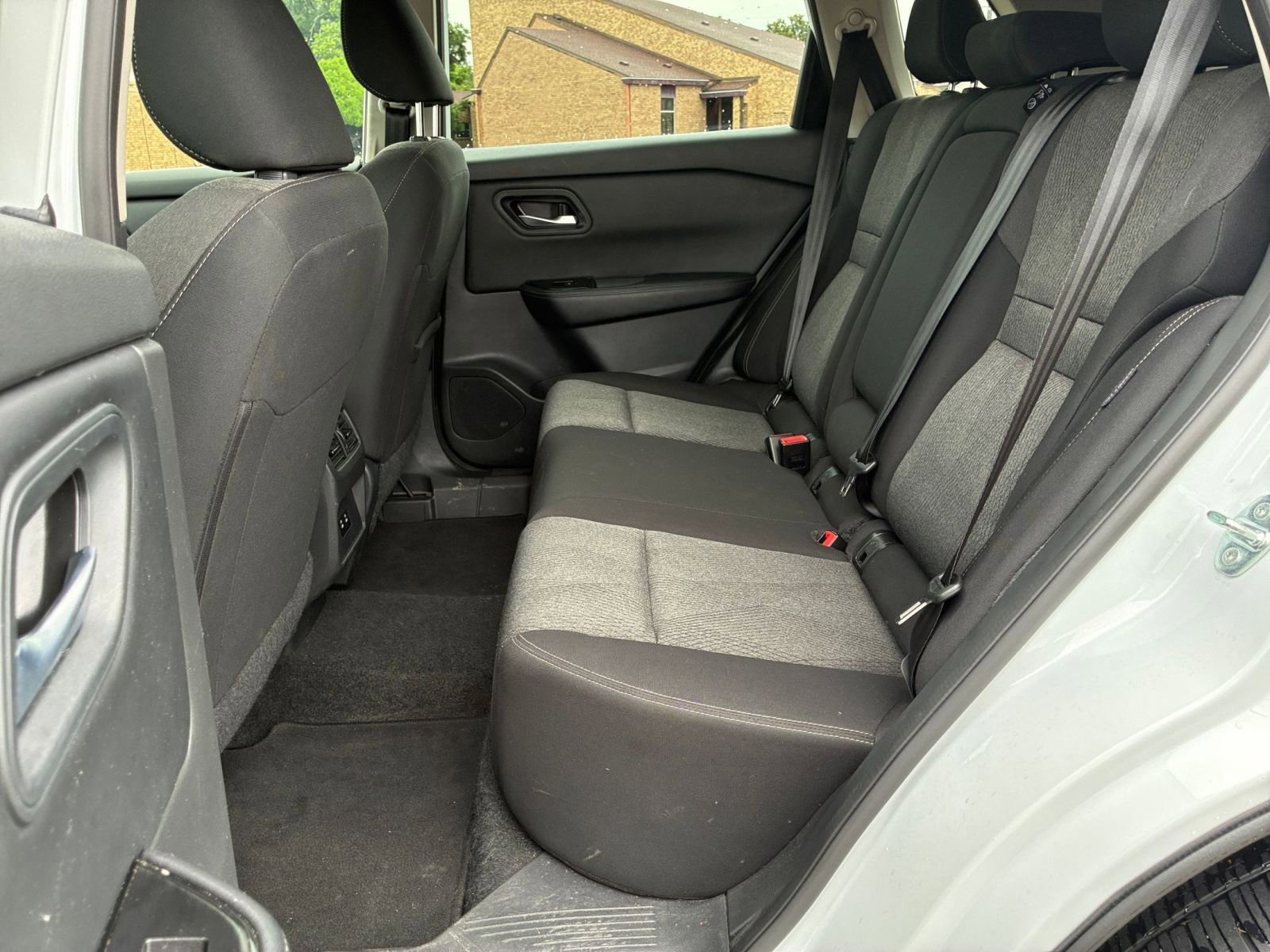 Used 2025 Nissan Rogue SV FWD image 23