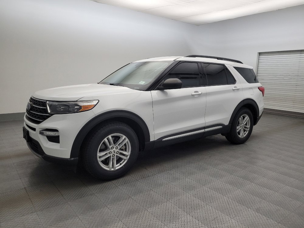 Used 2023 Ford Explorer XLT w/ Equipment Group 202A RWD image 2
