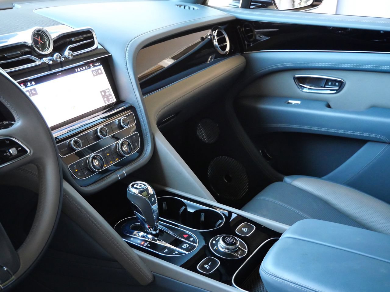 Used 2022 Bentley Bentayga AWD/4WD image 14