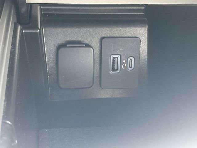 Used 2024 Ford Explorer XLT w/ Equipment Group 202A image 24