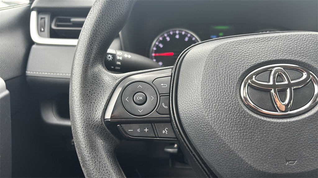 Used 2022 Toyota RAV4 LE image 22