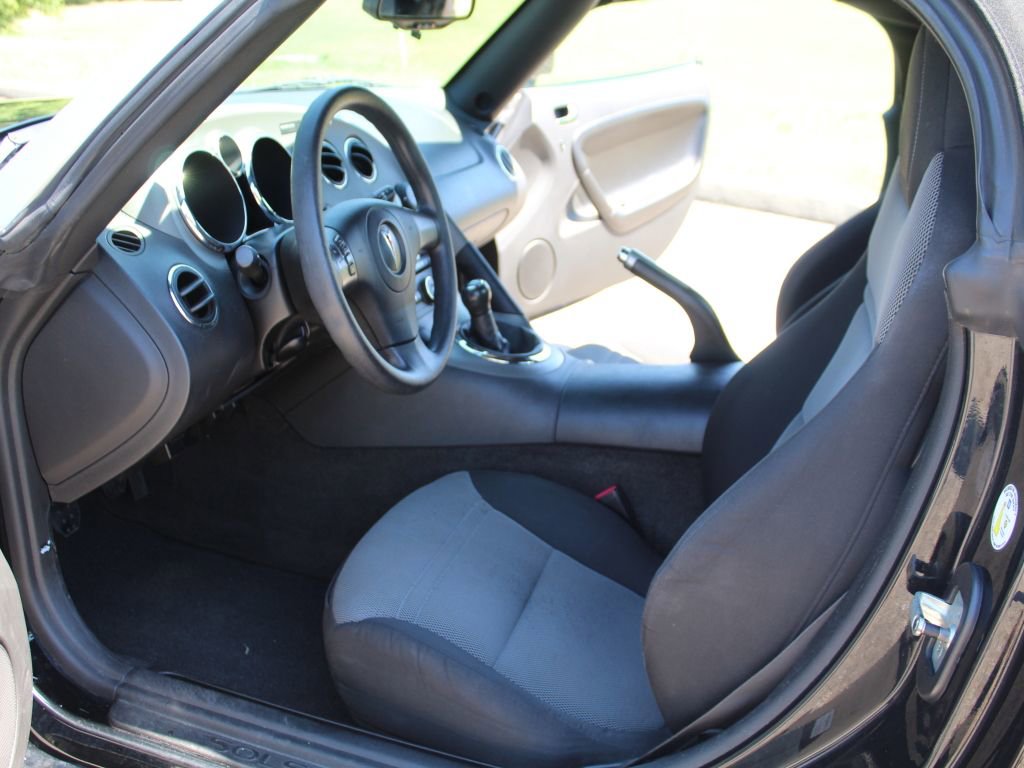 Used 2009 Pontiac Solstice Convertible w/ Preferred Package RWD image 12