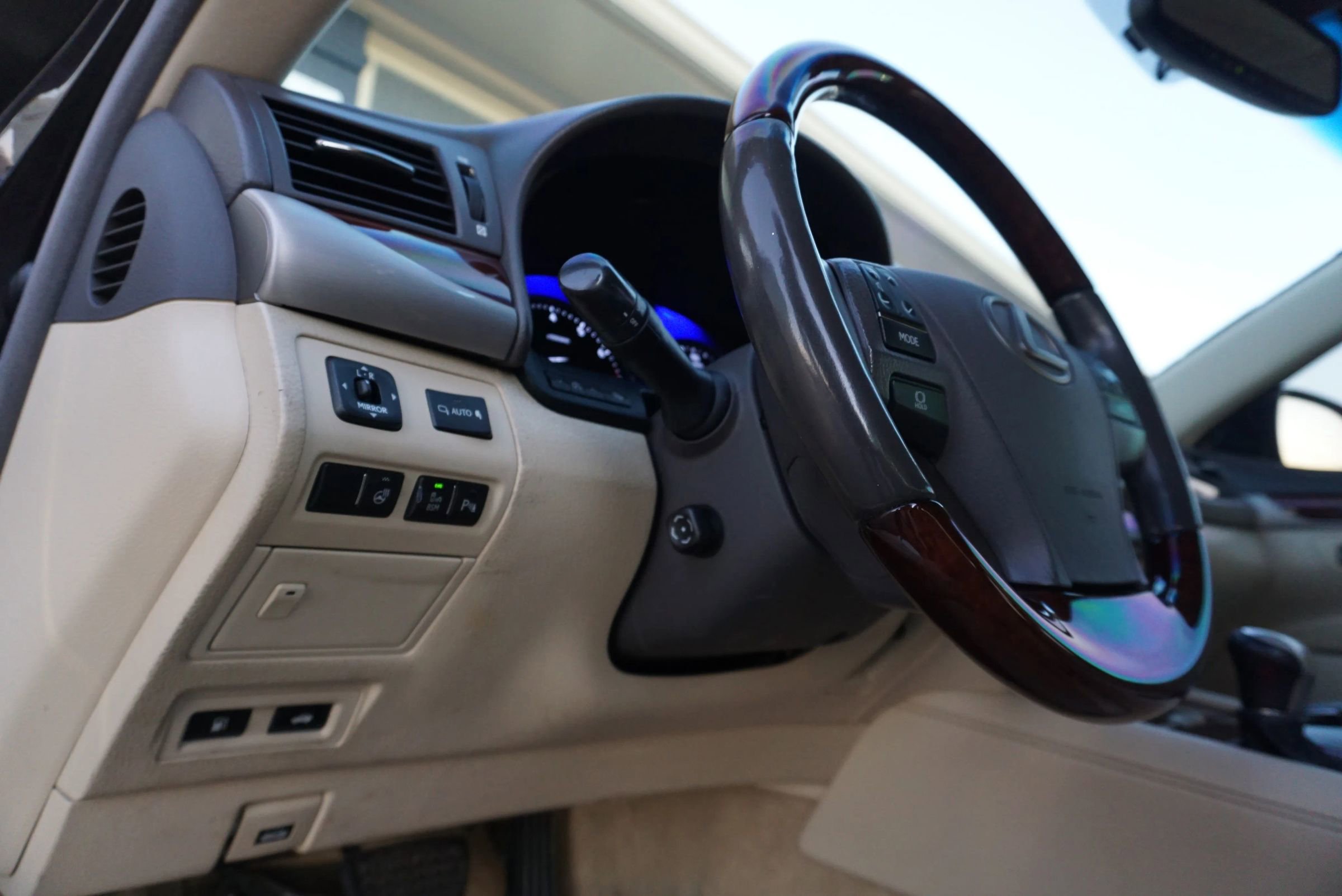 Used 2015 Lexus LS 460 image 30