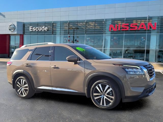Certified 2025 Nissan Pathfinder Platinum w/ Cargo Package FWD 360° Tour