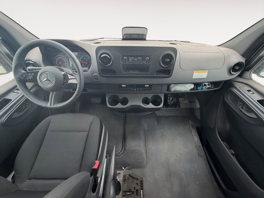 Used 2025 Mercedes-Benz Sprinter 2500 image 12