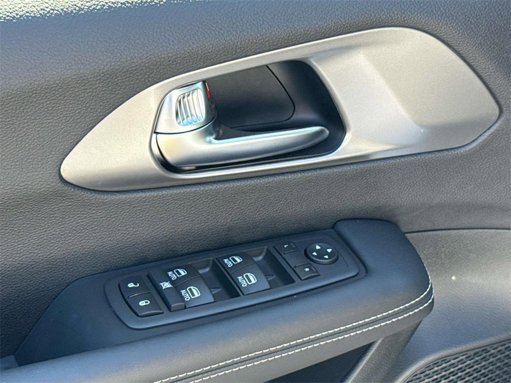 New 2026 Chrysler Voyager LX image 18