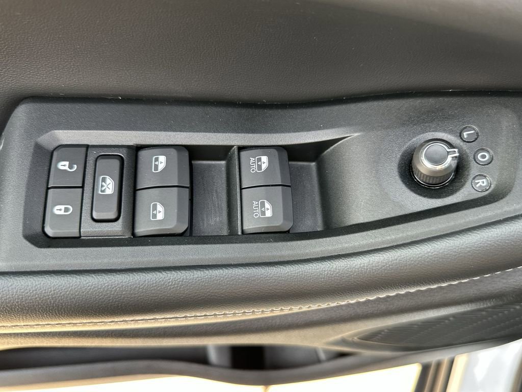 Used 2024 Jeep Grand Cherokee L Limited w/ Luxury Tech Group II image 24