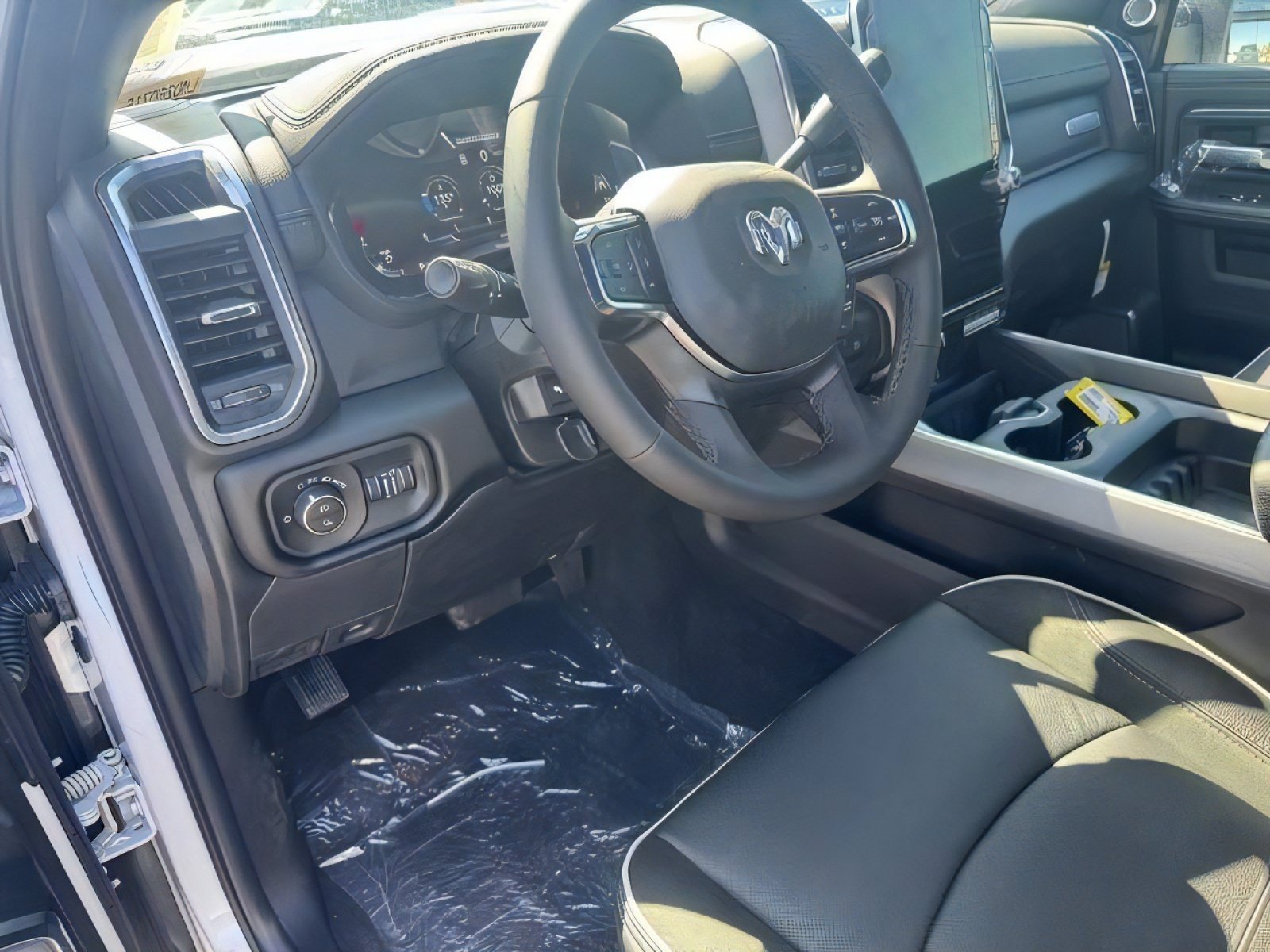 New 2026 RAM 2500 Laramie AWD/4WD image 10