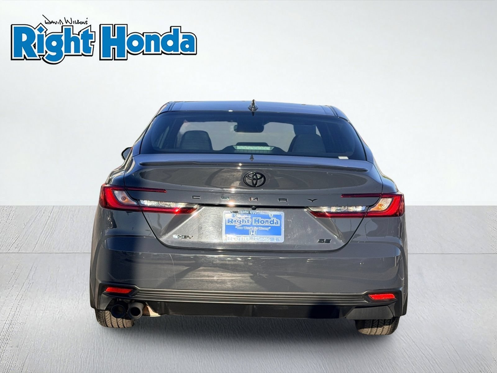 Used 2025 Toyota Camry SE w/ Convenience Package FWD image 5