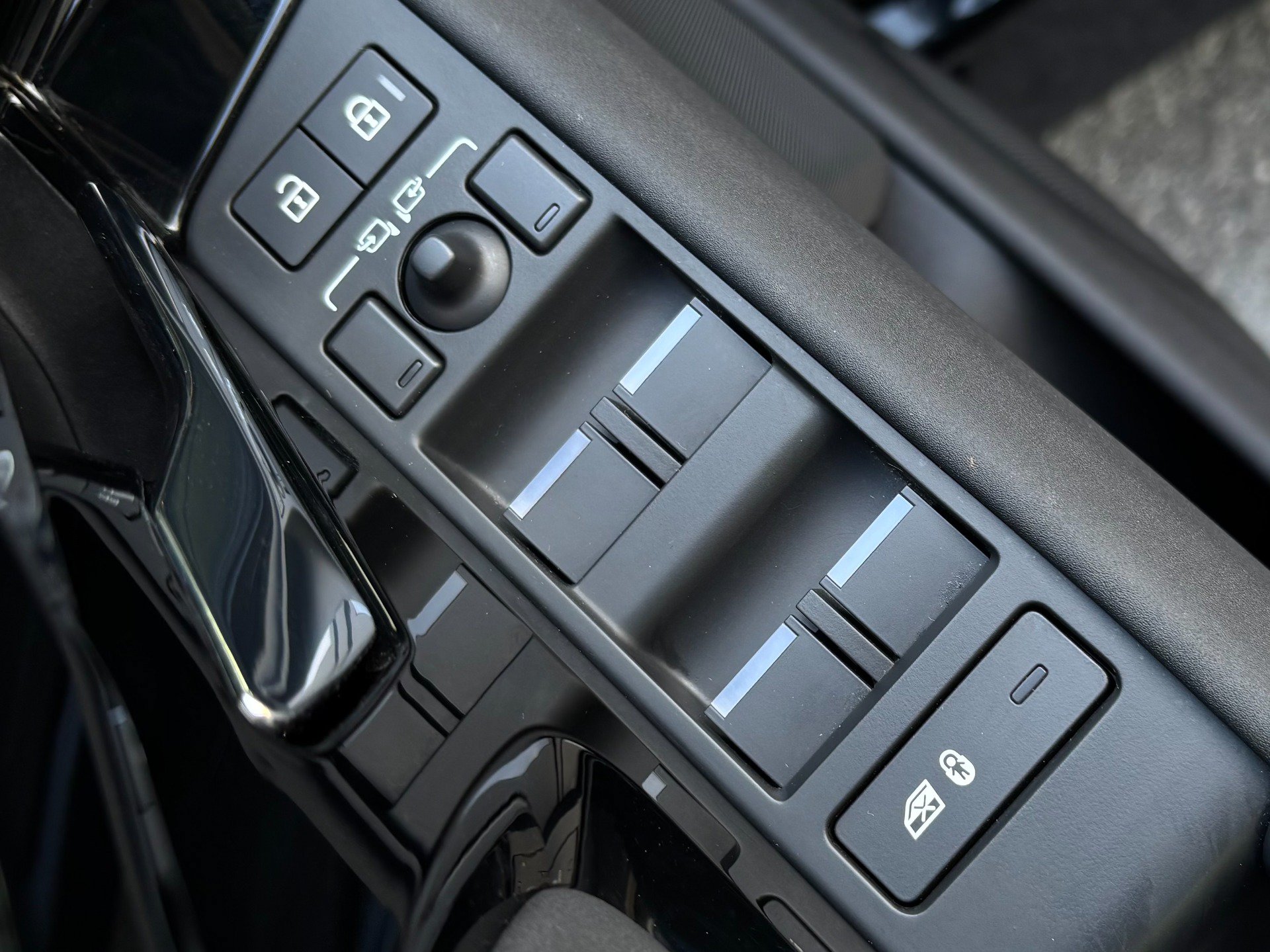 Used 2025 Land Rover Range Rover Evoque S AWD/4WD image 59