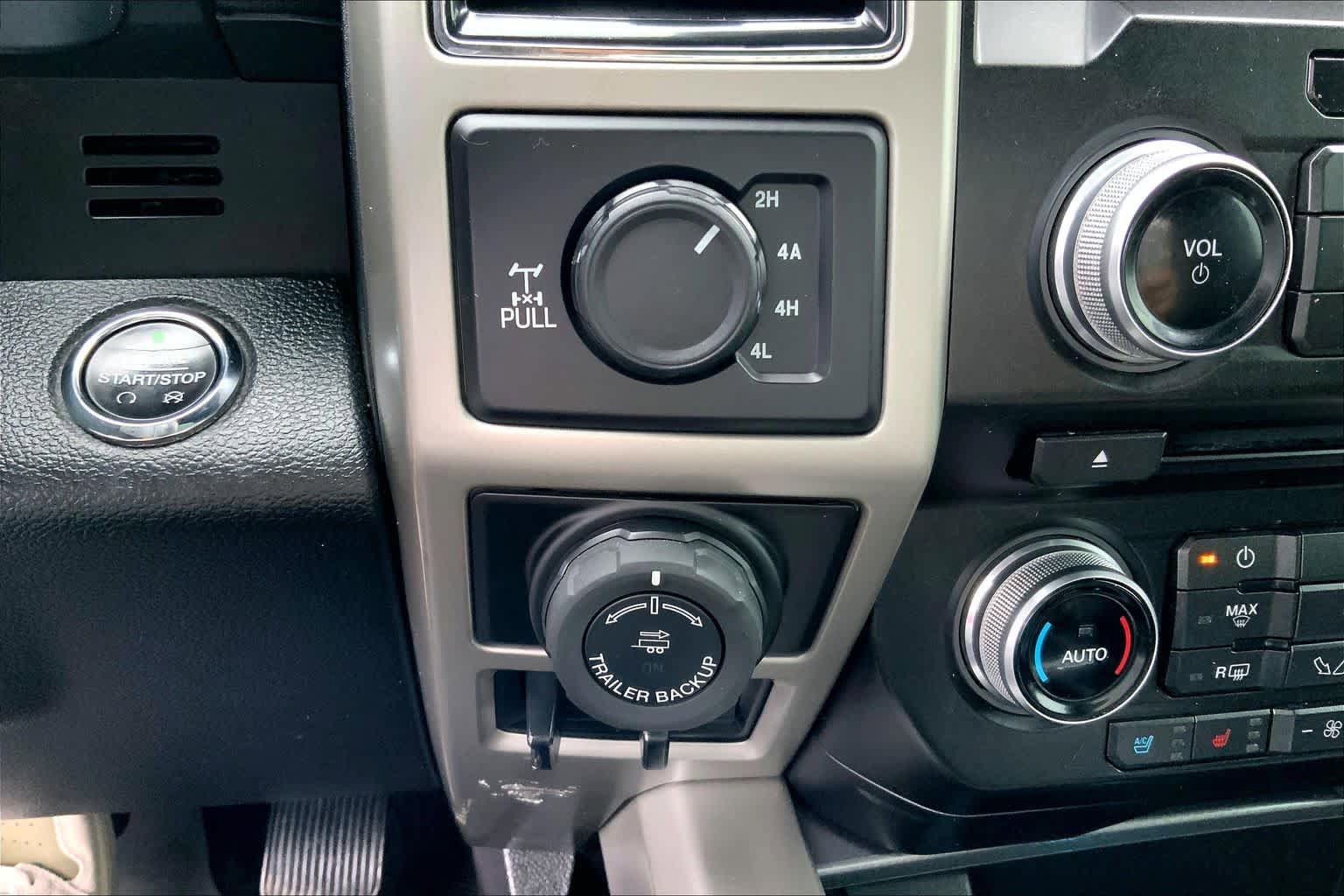 Used 2017 Ford F150 Lariat w/ Equipment Group 502A Luxury AWD/4WD image 31