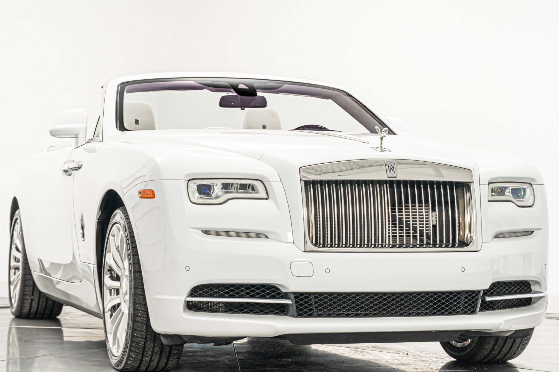 Used 2019 Rolls-Royce Dawn image 3