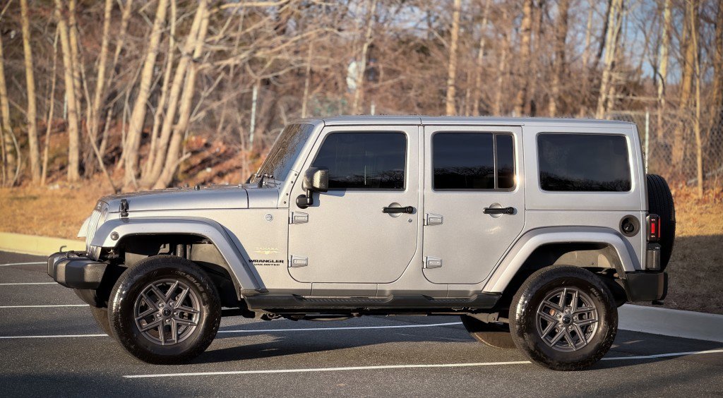 Used 2013 Jeep Wrangler Unlimited Sahara w/ Connectivity Group image 4