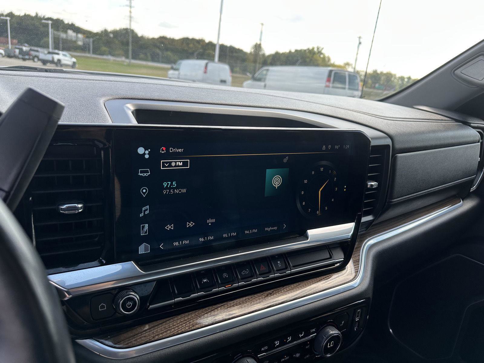 Used 2022 Chevrolet Silverado 1500 LT image 28
