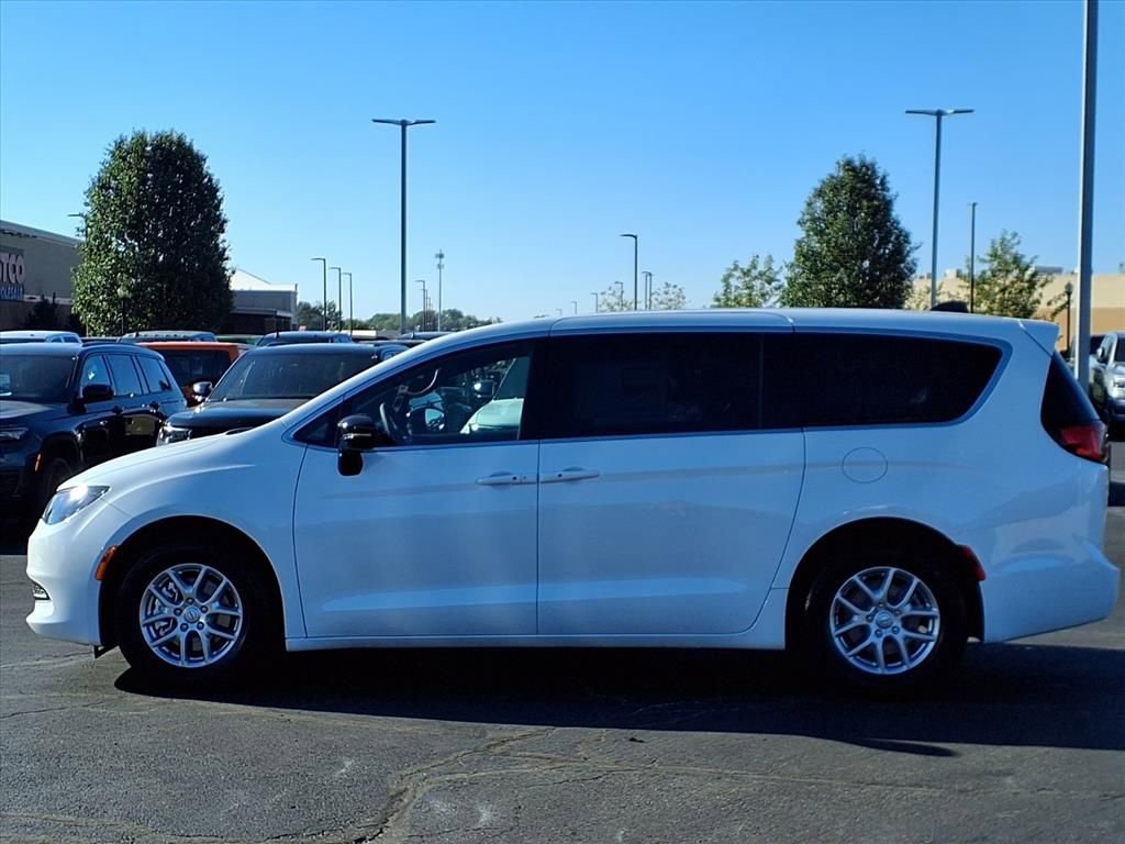 New 2026 Chrysler Voyager LX image 3