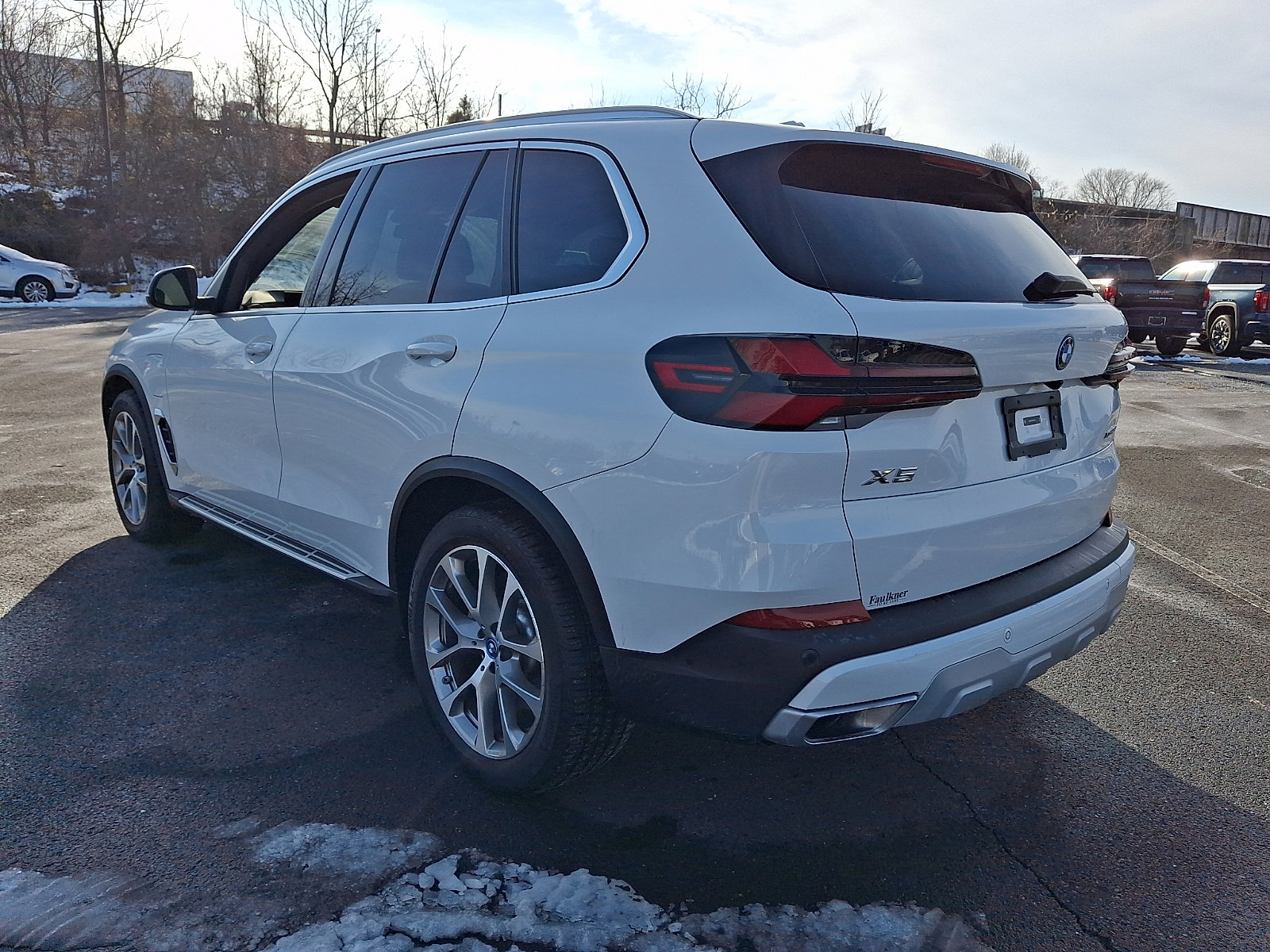 Used 2025 BMW X5 xDrive50e image 4