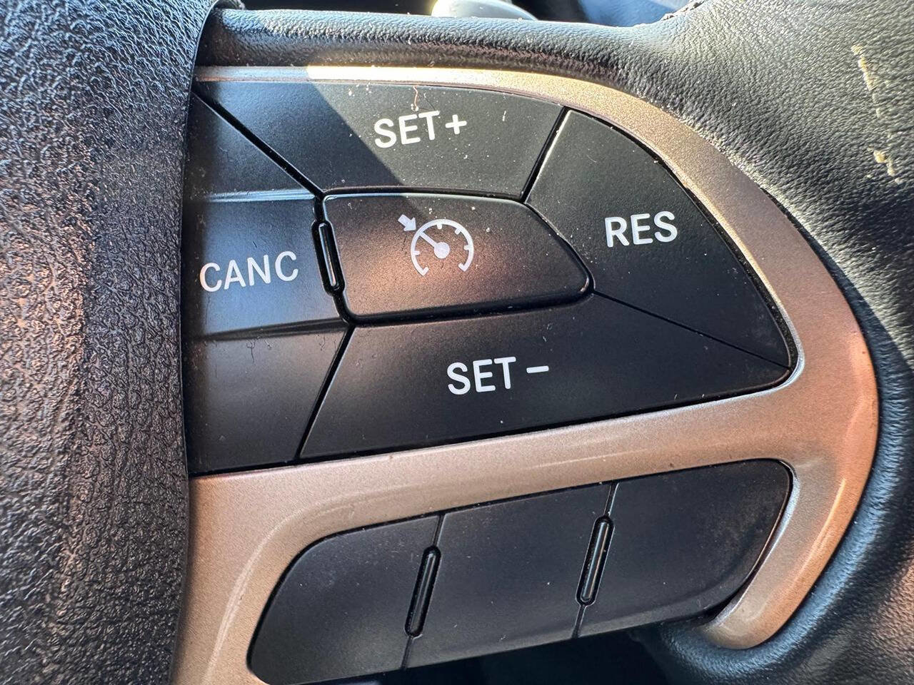 Used 2015 Jeep Grand Cherokee Limited w/ Trailer Tow Group IV AWD/4WD image 27
