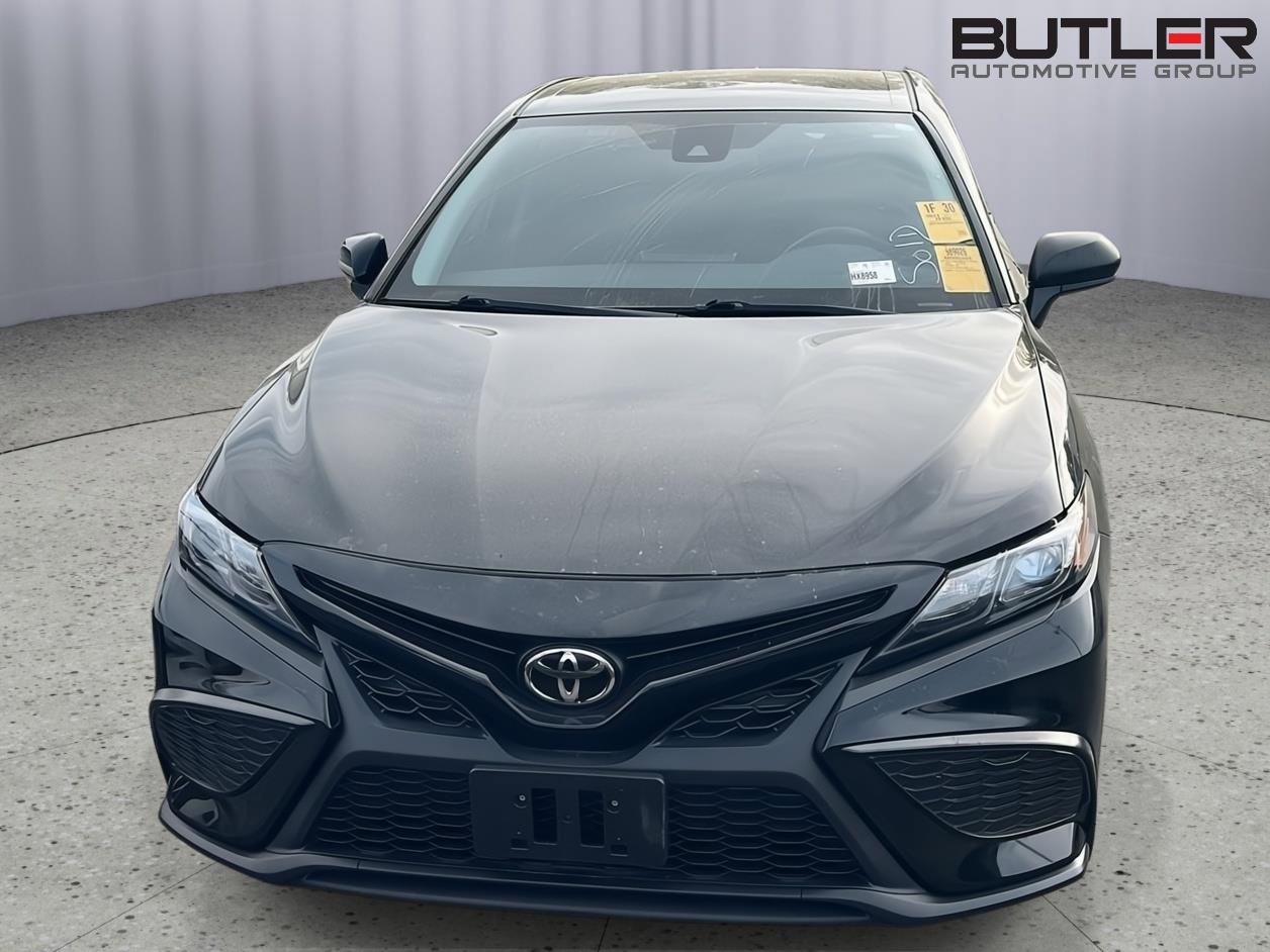 Used 2021 Toyota Camry SE image 4
