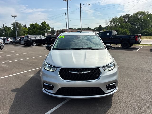 Used 2024 Chrysler Pacifica Limited FWD image 5