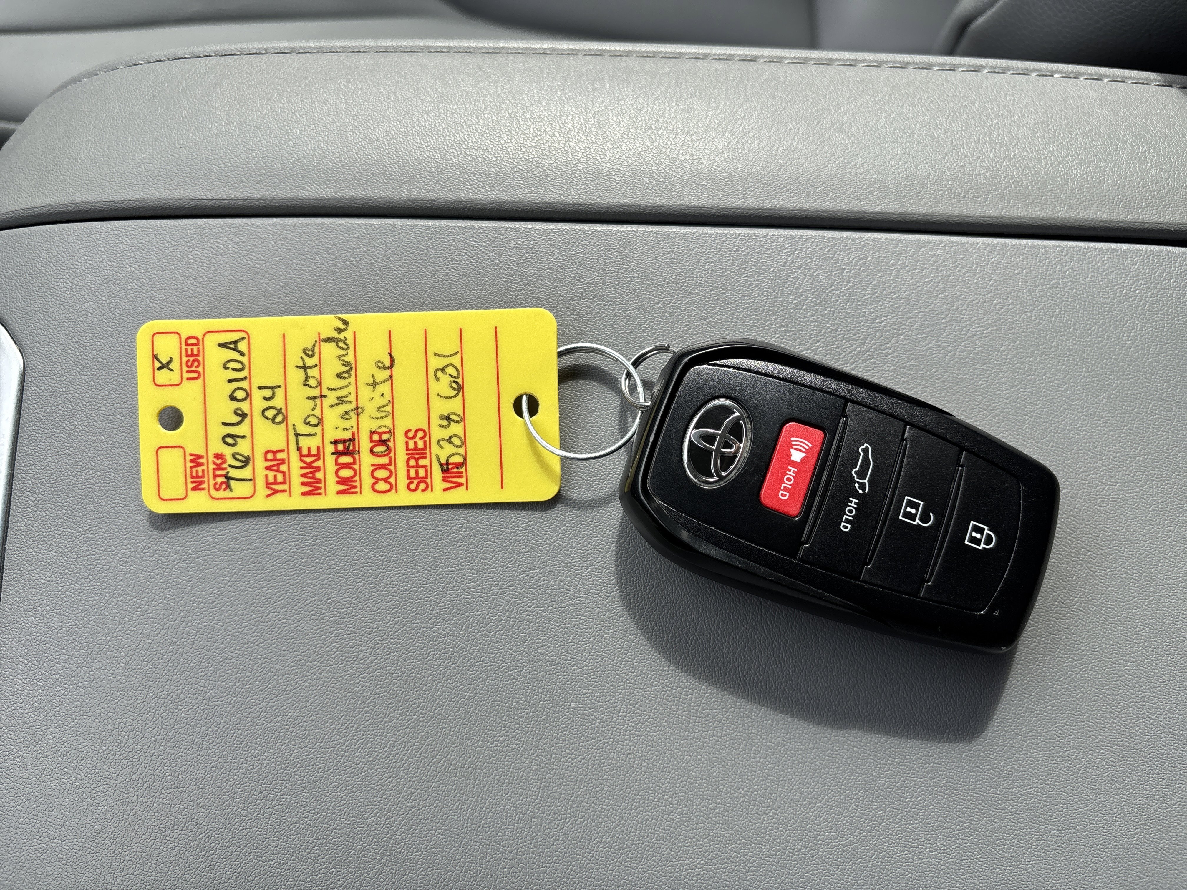 Used 2024 Toyota Highlander XLE image 31