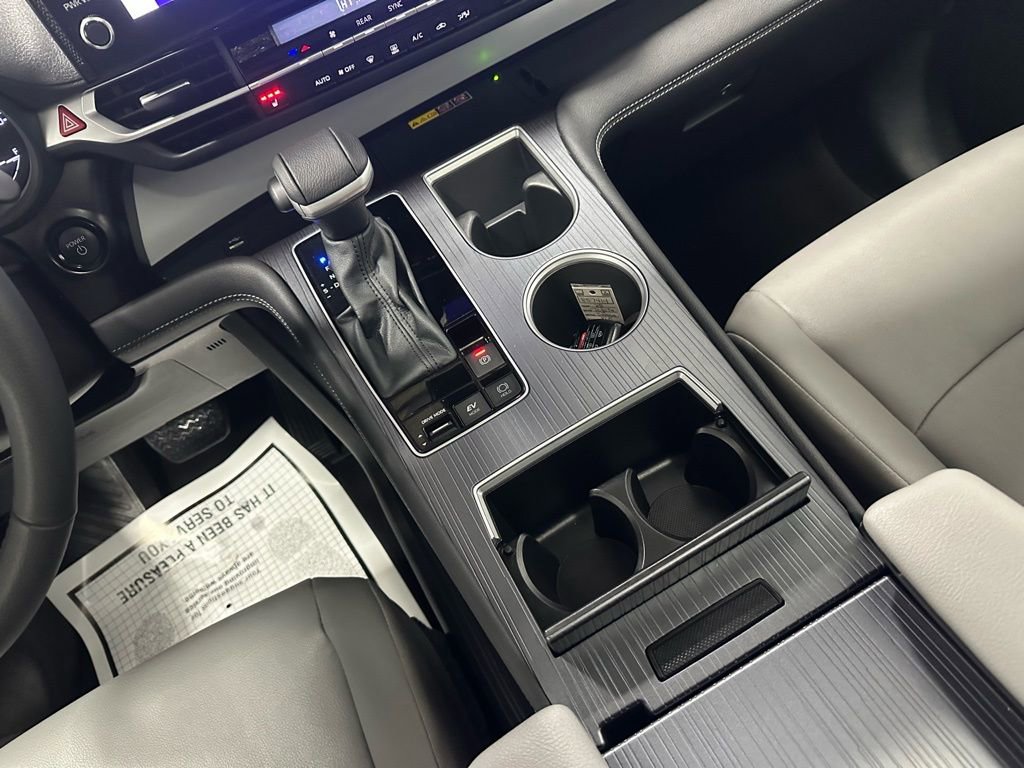 Used 2025 Toyota Sienna XLE image 41