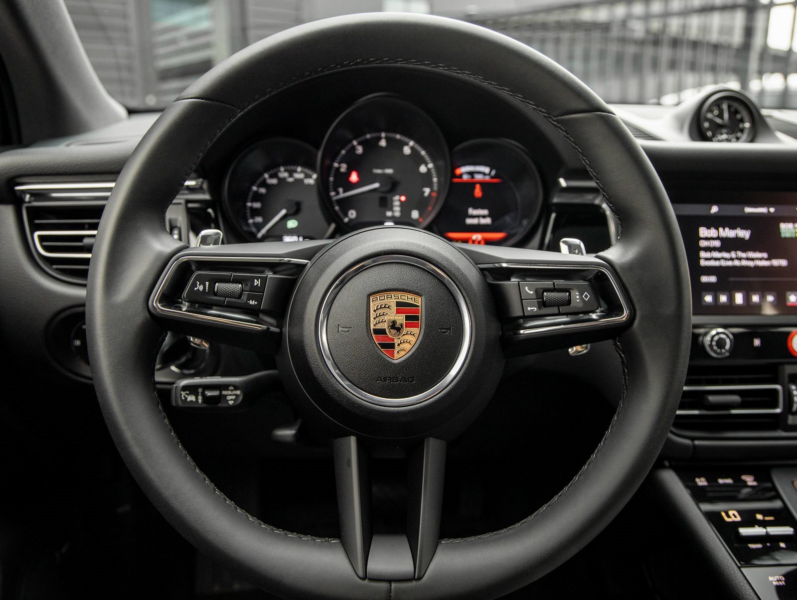 Used 2025 Porsche Macan image 27