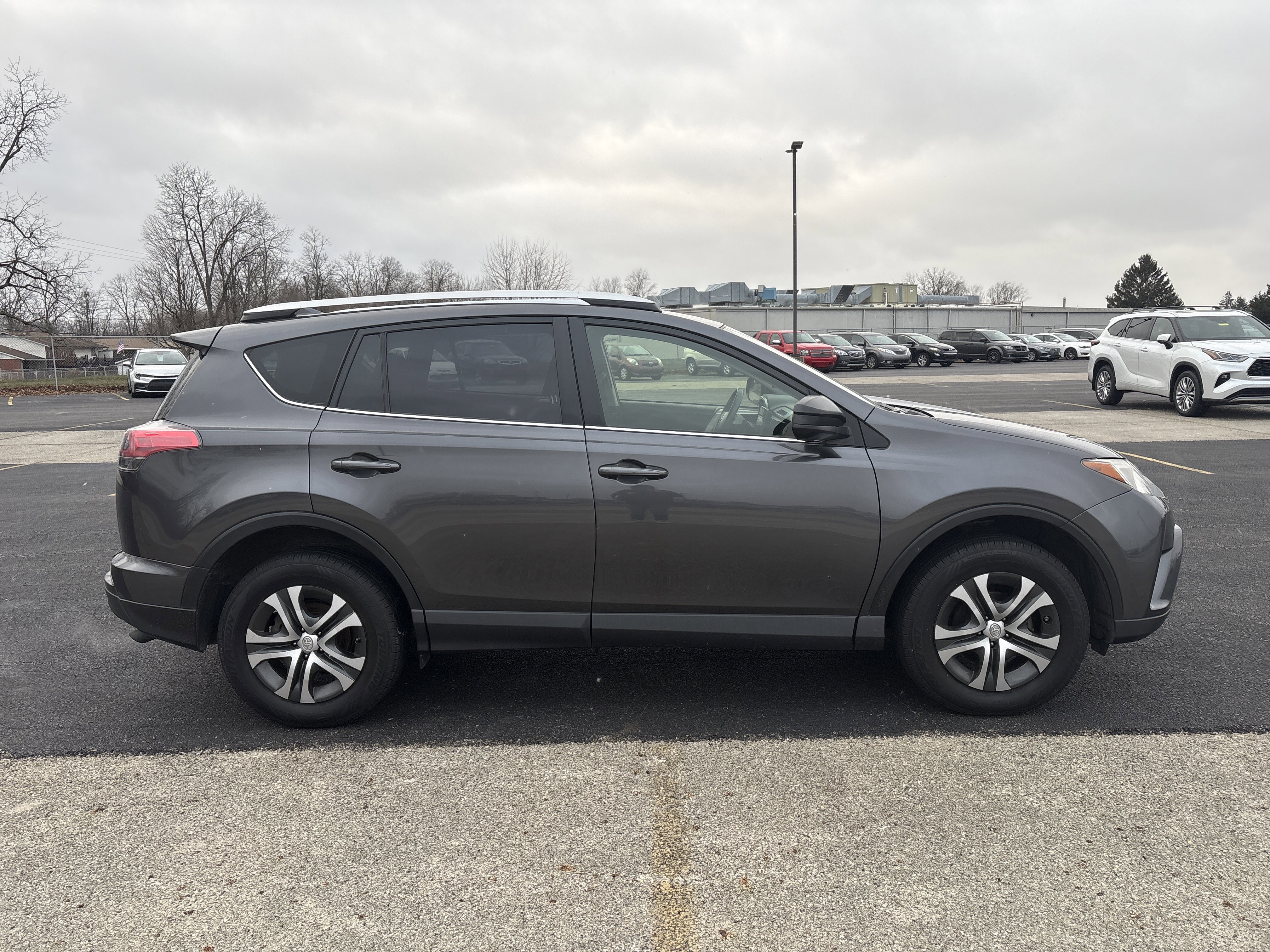 Used 2016 Toyota RAV4 LE image 3