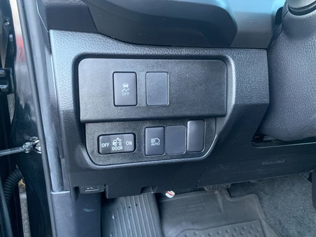 Used 2021 Toyota Tacoma SR image 30