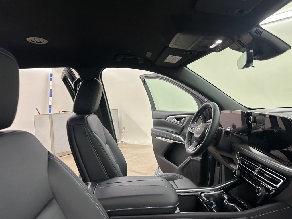 New 2026 Chevrolet Traverse LT w/ Driver Confidence Package AWD/4WD image 18