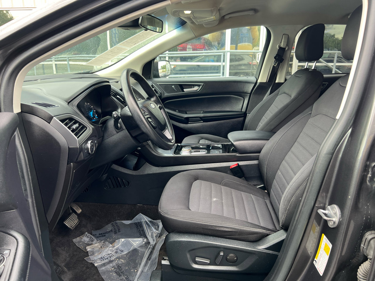 Used 2020 Ford Edge SE image 9