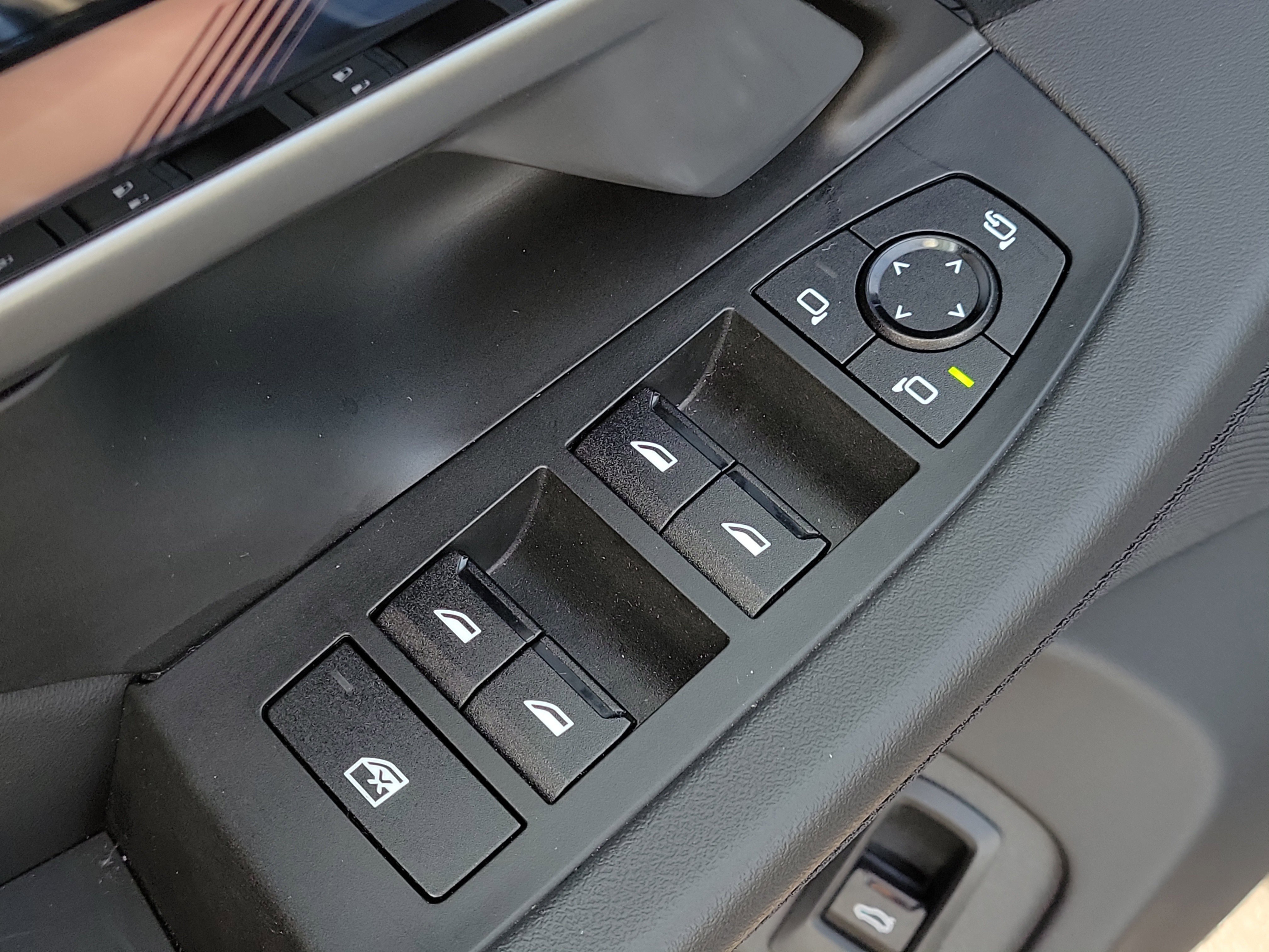 Used 2025 BMW 540i xDrive image 21