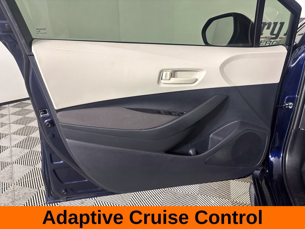 Used 2025 Toyota Corolla LE FWD image 10