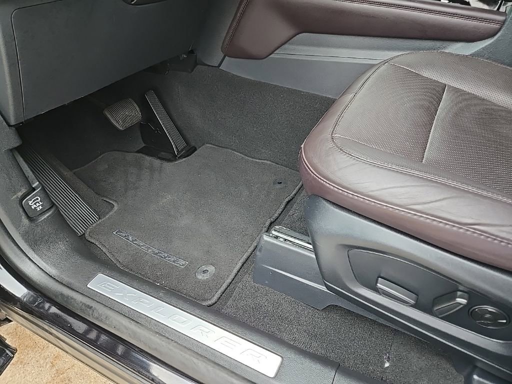 Used 2025 Ford Explorer Platinum w/ LUX Leather Package AWD/4WD image 38