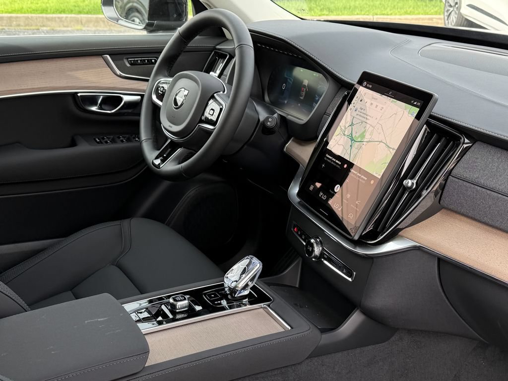 New 2026 Volvo XC90 T8 Plus AWD/4WD image 7