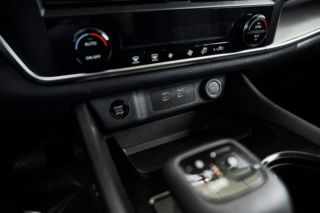 Used 2024 Nissan Rogue SV FWD image 42