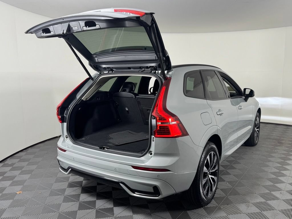 Certified 2024 Volvo XC60 B5 Core w/ Climate Package AWD/4WD image 9