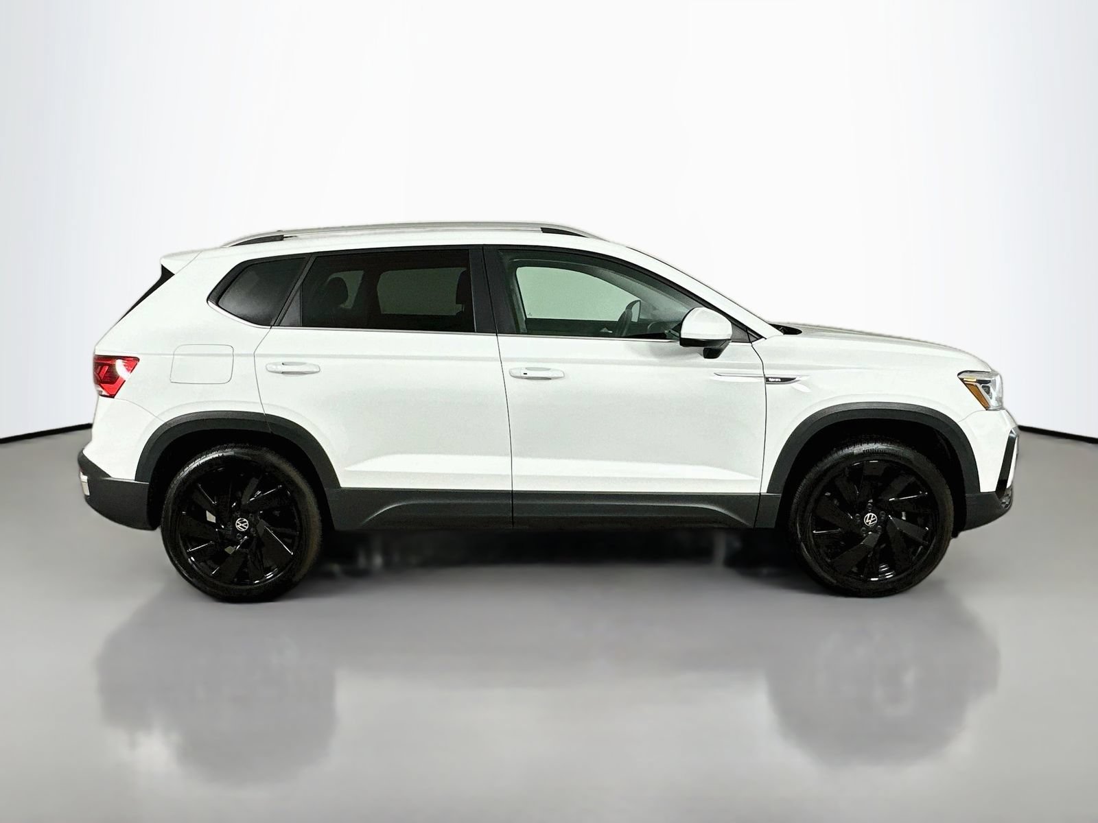 Used 2024 Volkswagen Taos SEL AWD/4WD image 4