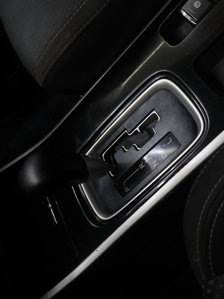 Used 2020 Mitsubishi Outlander ES FWD image 26