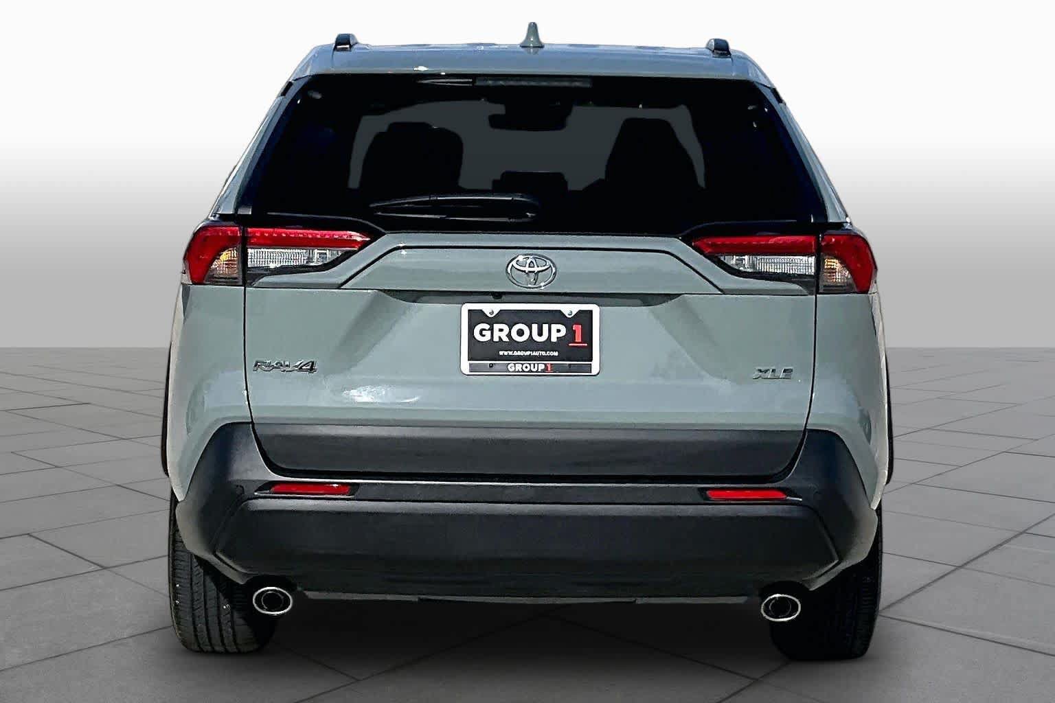 Used 2021 Toyota RAV4 XLE Premium FWD image 4