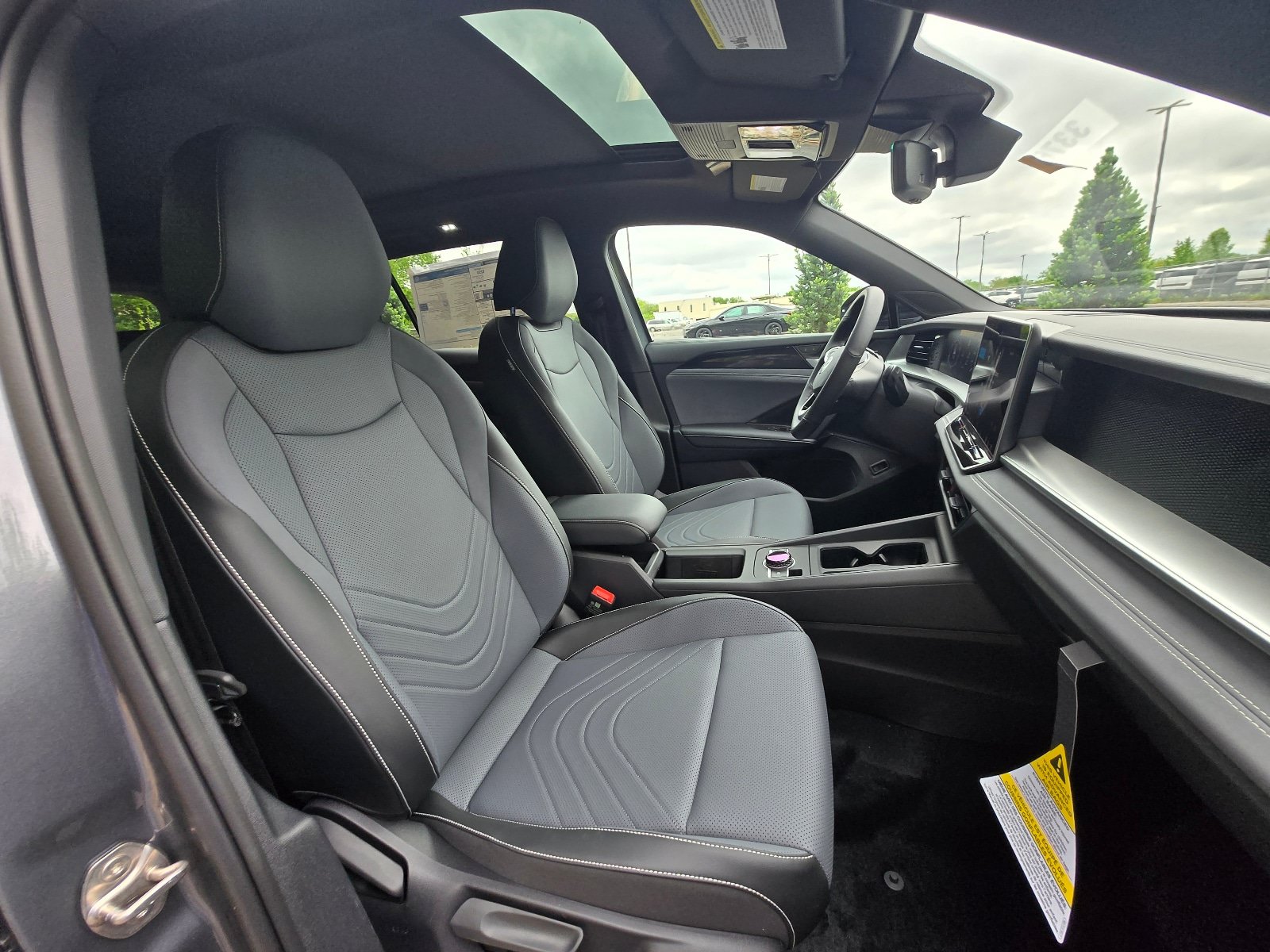 New 2026 Volkswagen Tiguan SE R-Line FWD image 10