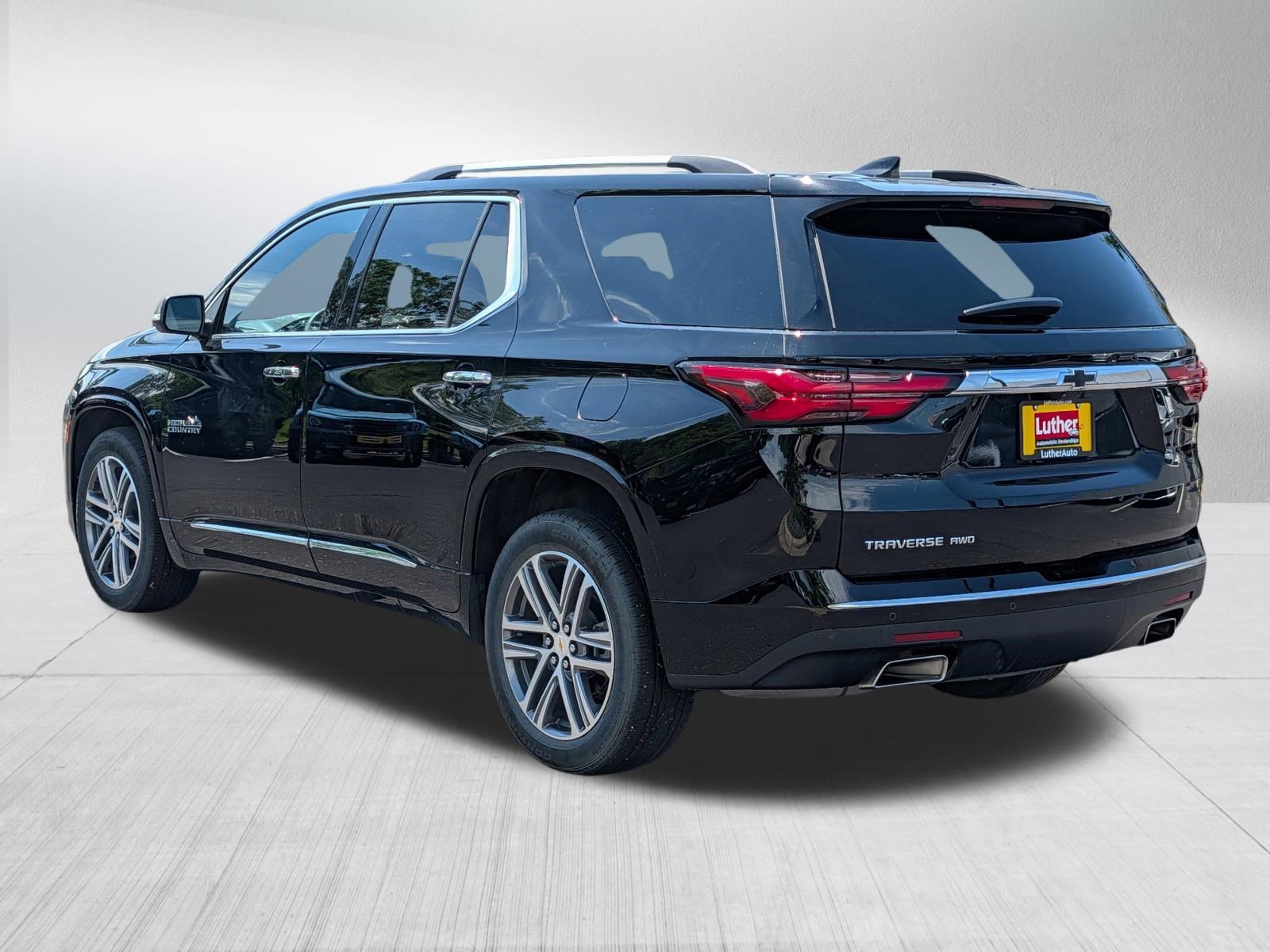 Used 2023 Chevrolet Traverse High Country w/ LPO, Floor Liner Package AWD/4WD image 5