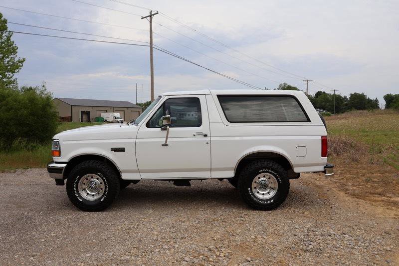 Used 1996 Ford Bronco XLT AWD/4WD image 8
