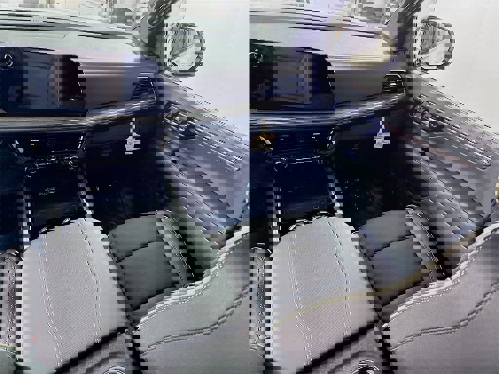 New 2025 Chevrolet Suburban Premier image 19