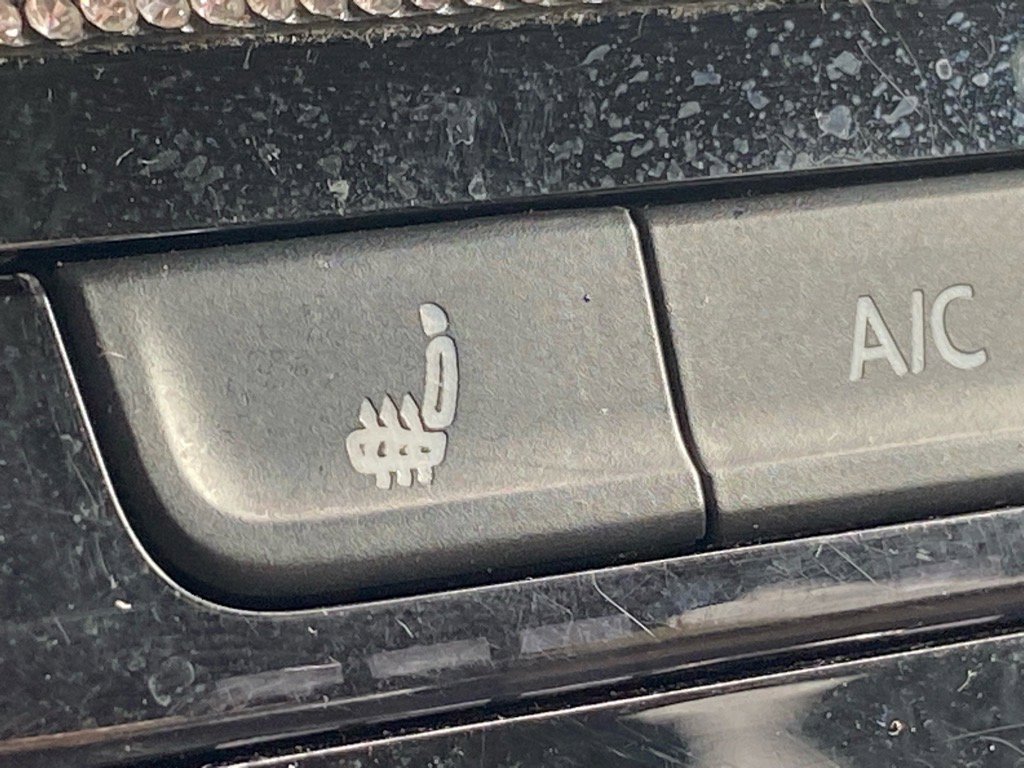 Certified 2023 Volkswagen Taos SE w/ Panoramic Sunroof Package image 15