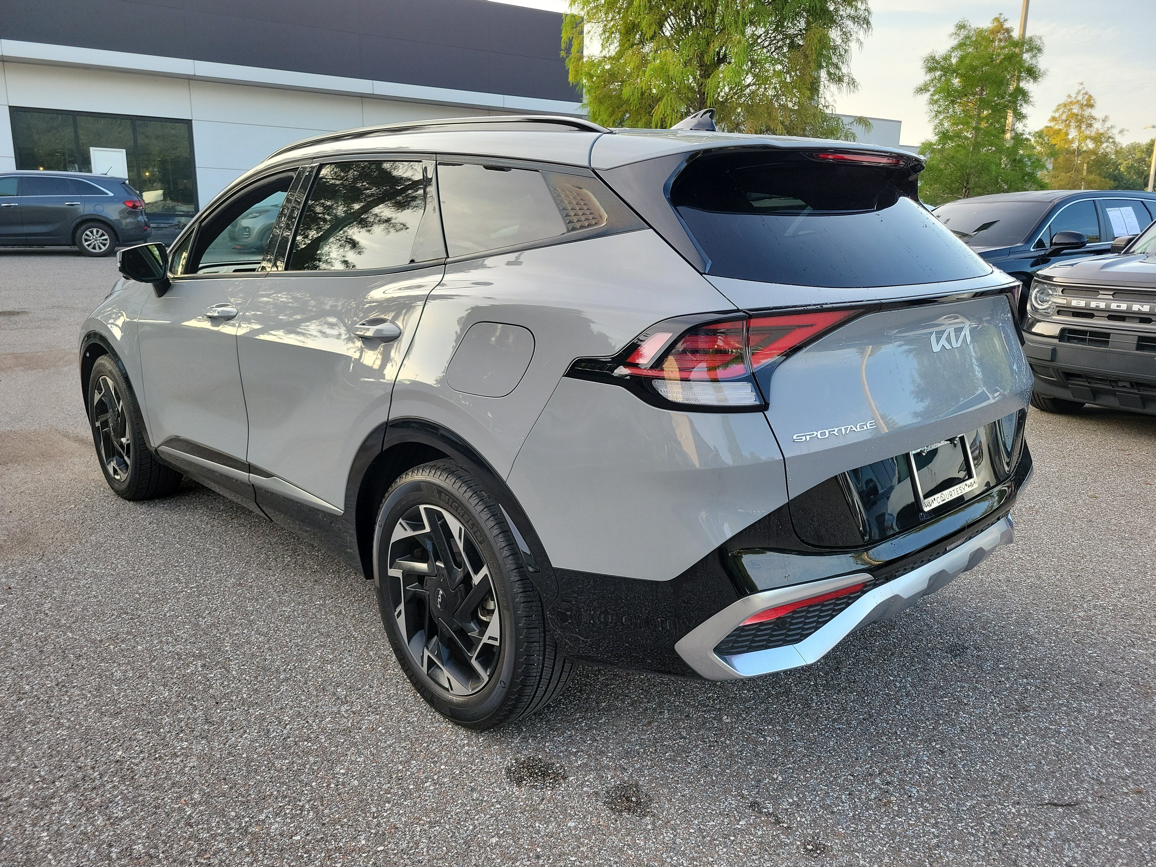 Used 2023 Kia Sportage SX FWD image 2